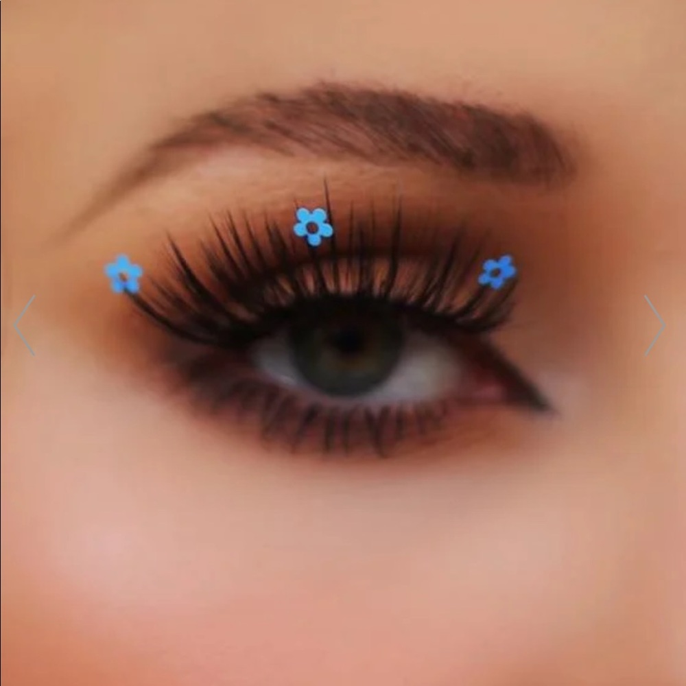 Blue flower power lashes